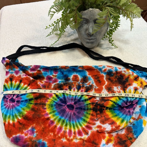Tie Dye Duffle w/ Zipper and Interior Pocket 🌸 - Picture 3 of 4